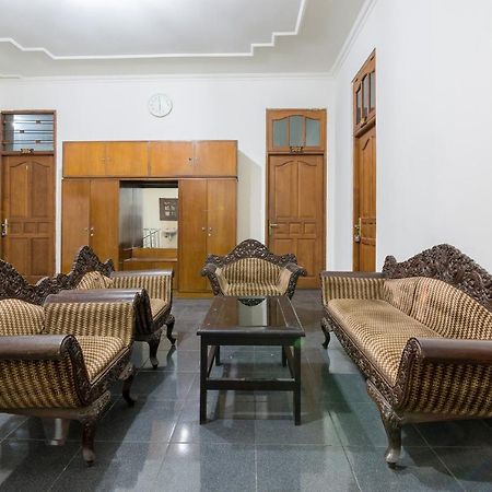 Hotel Reddoorz Near Tugu Yogyakarta Exterior foto