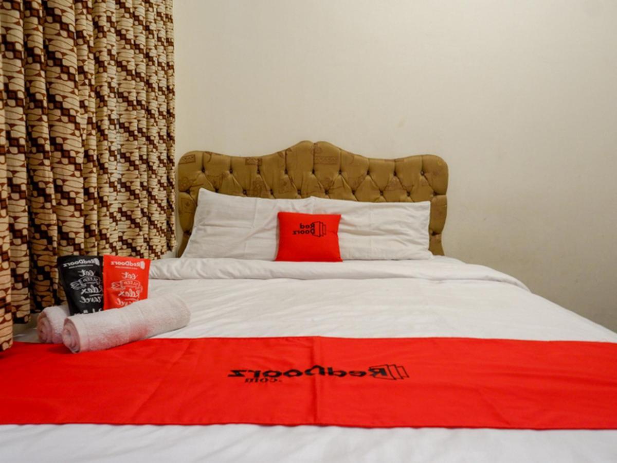 Hotel Reddoorz Near Tugu Yogyakarta Exterior foto