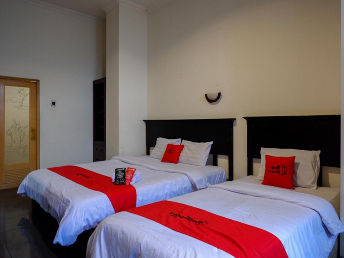 Hotel Reddoorz Near Tugu Yogyakarta Exterior foto