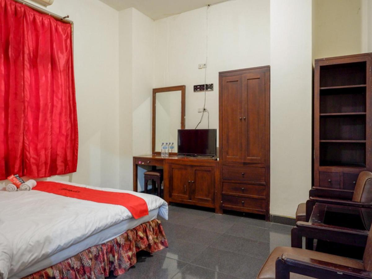 Hotel Reddoorz Near Tugu Yogyakarta Exterior foto